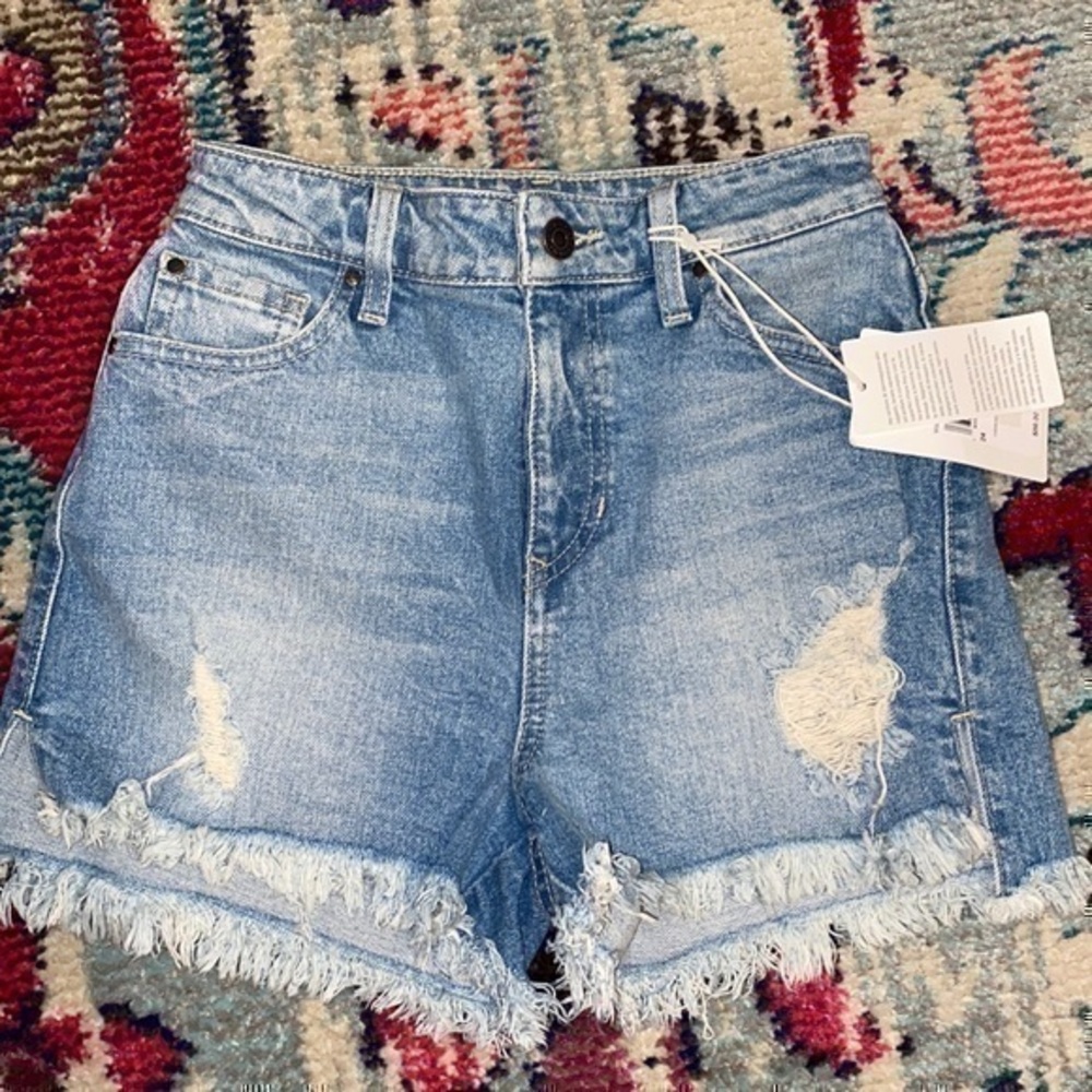 NWT guess High rise Jean shorts Jennifer Lopez collection size 24